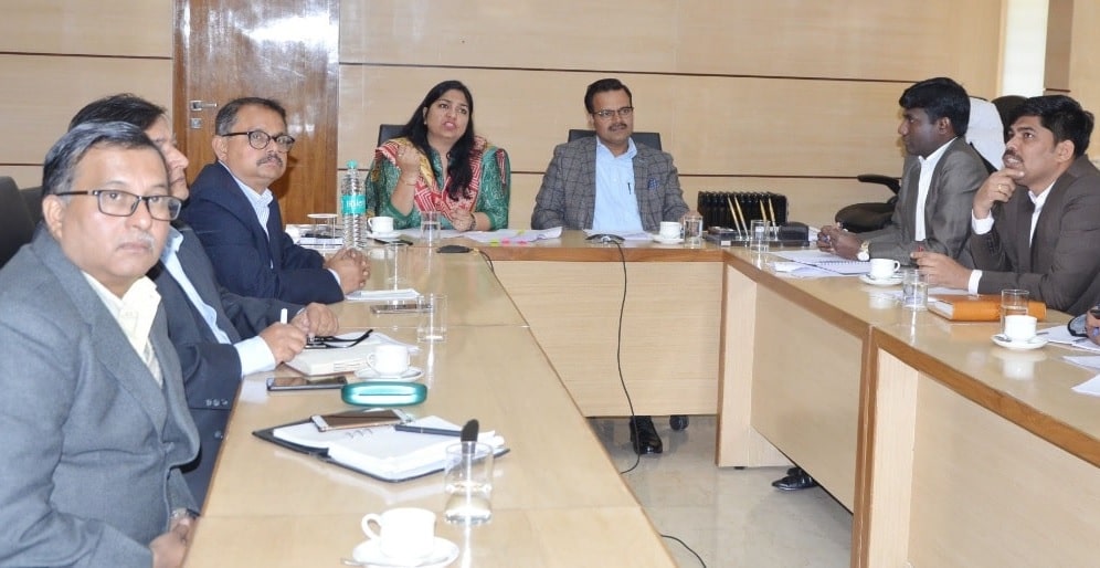 Sunil Barnwal and Pooja Singhal hold review meeting with DCs over Mukhyamantri Krishi Ashirwad Yojana