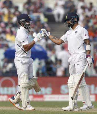 India pegged back as Eng take 3 wickets in 1st session