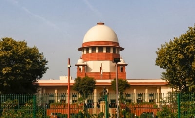 SC orders release of two top UP officials held on HC order for defying directive