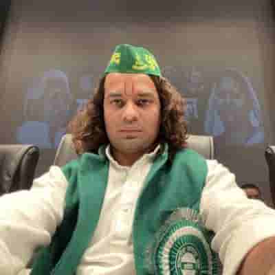 Tej Pratap takes lead, Tejashwi in front by over 5K votes