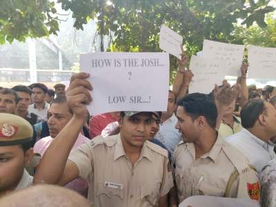 Tis Hazari violence: Delhi Police personnel protest at Police HQ