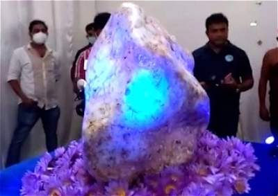 World's biggest blue sapphire 'Queen of Asia' found in Sri Lanka