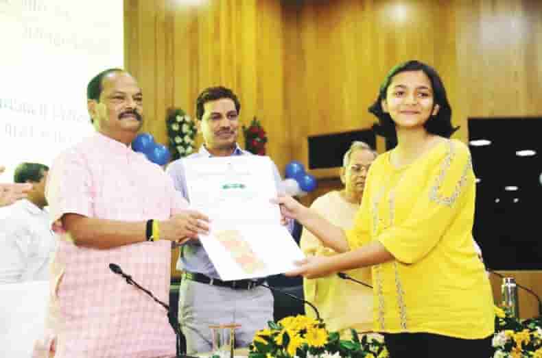 By use of Hindi language India can become Vishwa Guru: Chief Minister