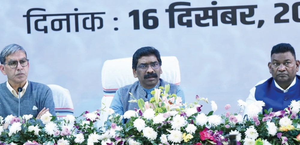 Officers should take their responsibilities seriously regarding ambitious schemes: Hemant Soren