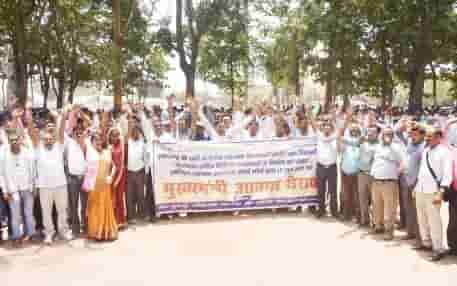 Contractual Para Teachers staged a protest against Government on Breach of Promise