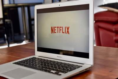 Netflix adds 15.8mn new subscribers, posts $5.7bn in revenue