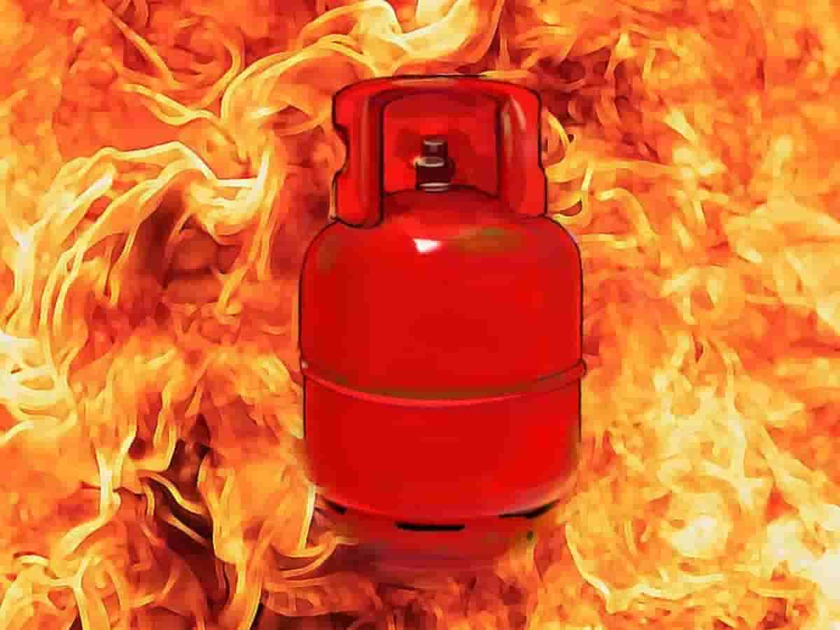 Domestic gas cylinder explodes in Palamu, 10 people injured