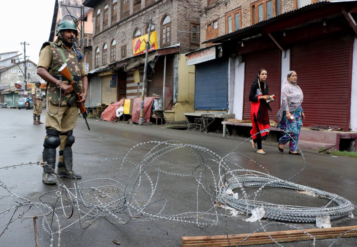 Govt reviewing release of political detainees in Kashmir