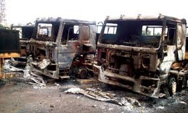 Maoists torch two vehicles in Jharkhand
