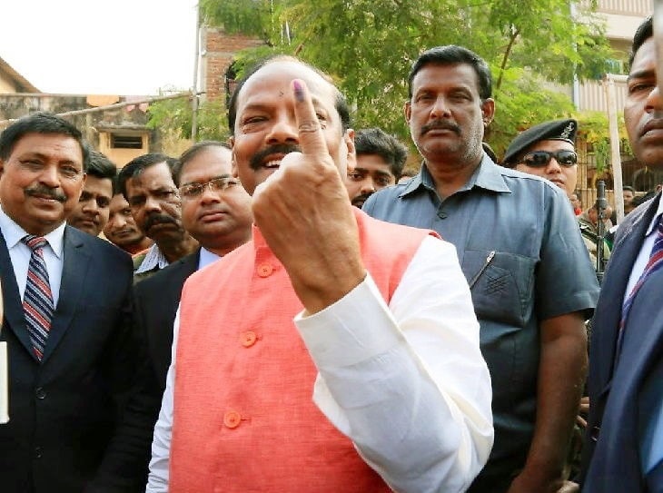 Raghubar votes with family, says he has served as Mazdoor Number 1 for 3.25 cr people of Jharkhand