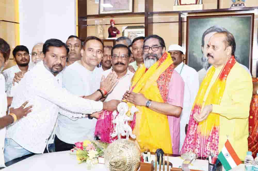 Shri Mahavir Mandal invites CM Soren to participate in Ram Navami procession