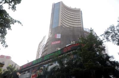 Sensex falls 1,000 points on oil price crash, Nifty below 9,000
