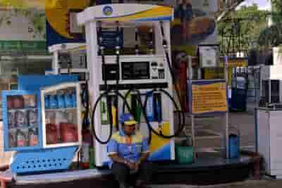 Govt gets tax-rich from oil sector, consumers bear brunt