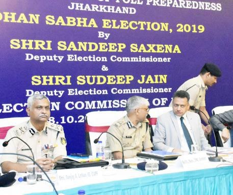 Election Commission Team says no short cut in poll process in meeting with DCs and SPs