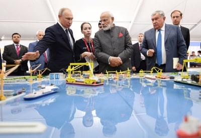 PM visits ship-building facility along with Putin
