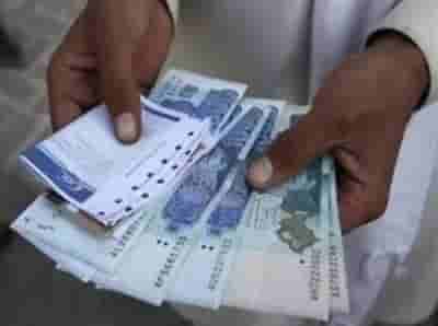 Pakistani rupee picks up crash mode against USD, touching record low