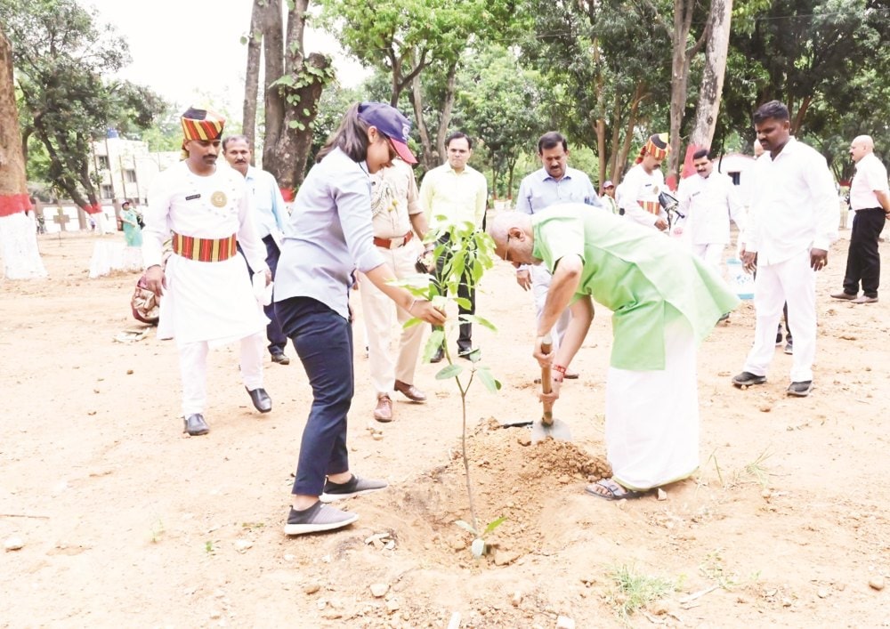 Jharkhand Governor took part in Tree Plantation drive on the occasion of World Environment Day in Ranchi