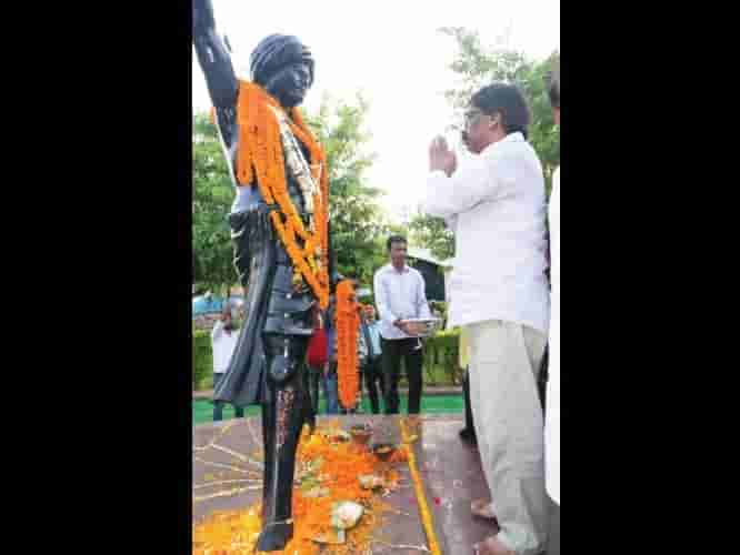 Governor, CM and others paid tribute to Birsa Munda on his death anniversary