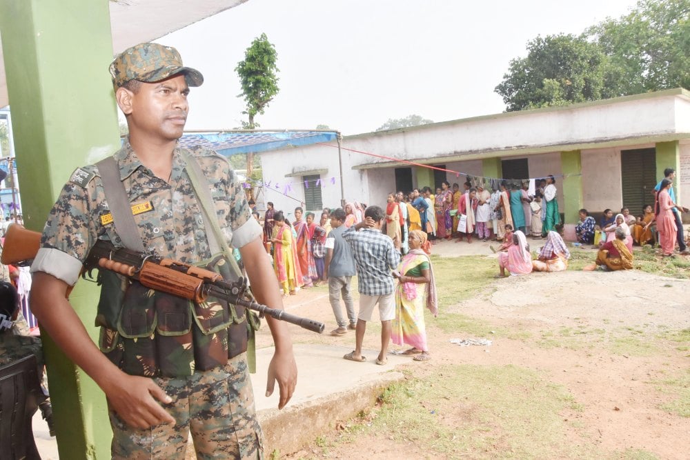 voting-took-place-peacefully-in-naxal-affected-tamar-area-ssp-inspected-the-booth