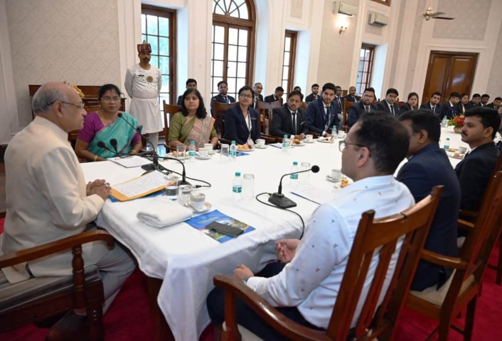 Governor shares work mantra with trainee officers of JPSC