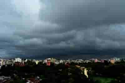 B'desh raises storm alert as cyclone nears