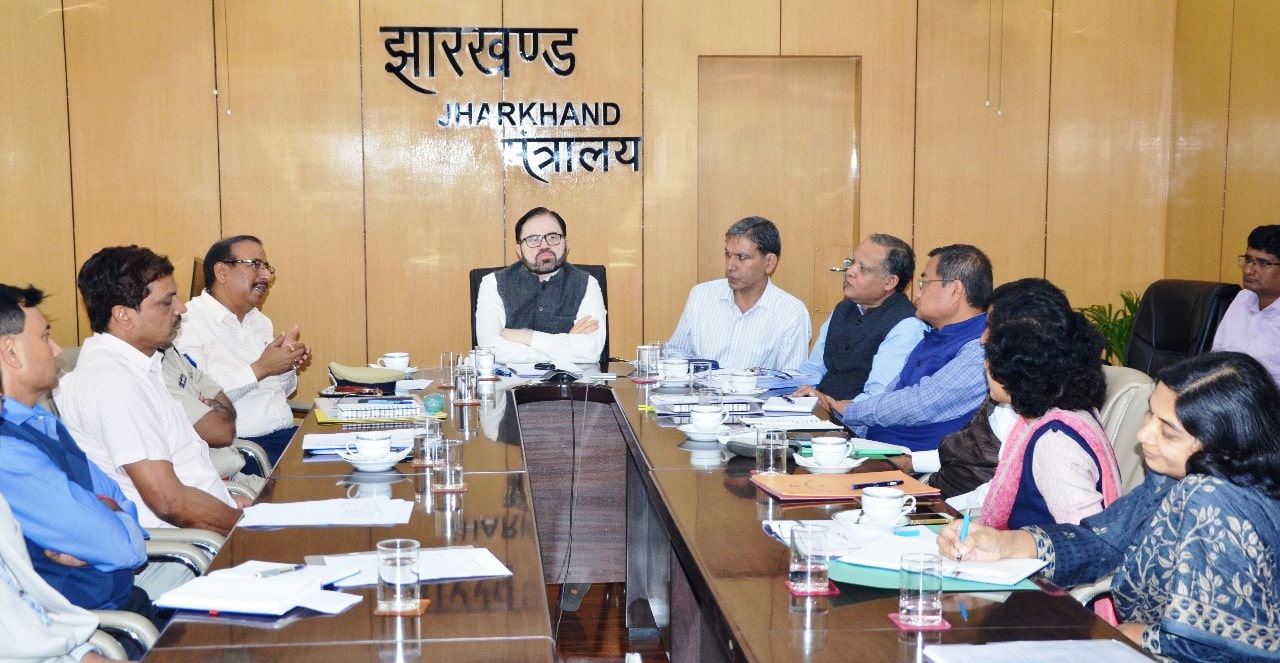 Chief Secretary holds meeting with department secretaries, directs them to monitor progress of ongoing schemes
