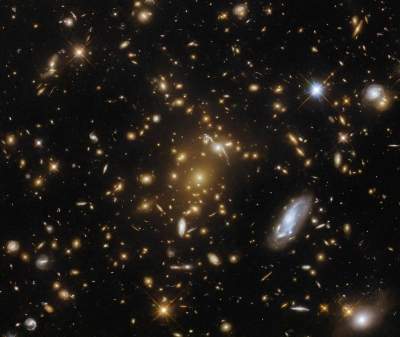 Hubble telescope captures light-bending galaxy cluster