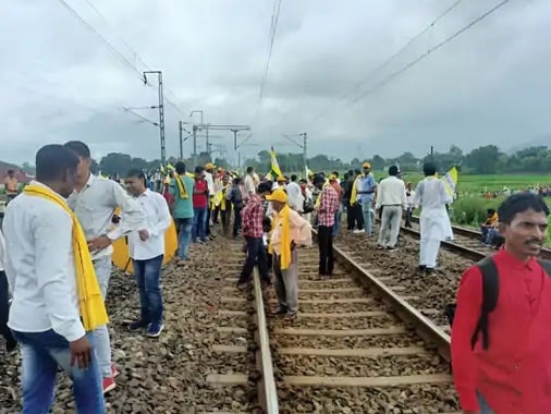Rail Roko movement in Jharkhand, many trains affected: People descended on the tracks at two stations, demanding inclusion of Kudmi community in ST