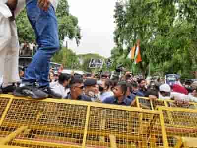Rahul Gandhi reaches ED office