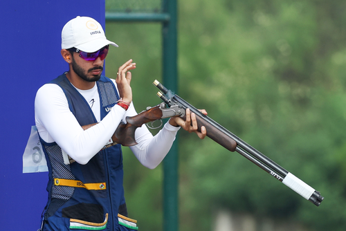 anant-jeet-best-indian-in-baku-on-day-one-of-skeet-qualifications