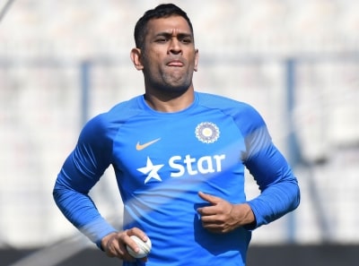 Dhoni loses calm after Chahar bowls freebies at death