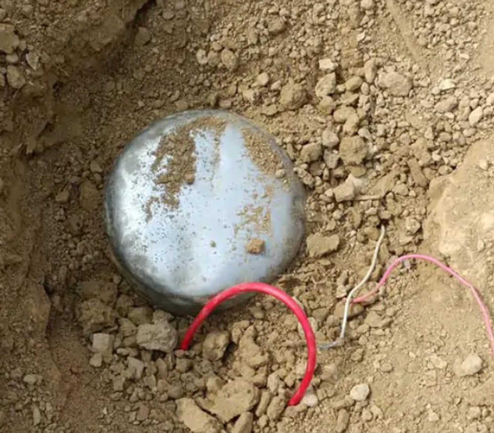 Security Forces recovered 8 live IED bombs during search operation in Latehar