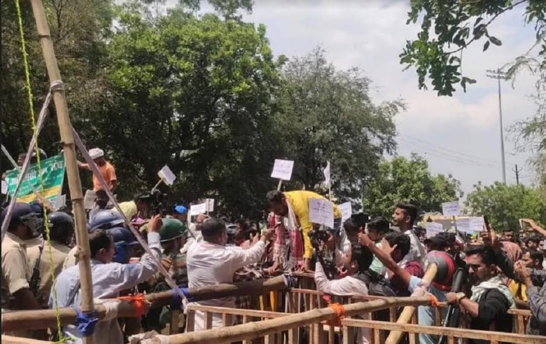 Jharkhand youths march seeking 100 pc job quota for locals; stopped from gheraoing CM house