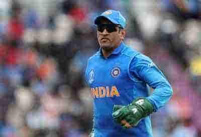 Dhoni urged to wear army insignia glove against Australia by teammates