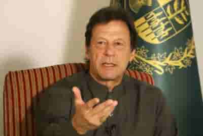 Imran sacks assistant to repair relation with Pak Army