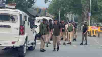 Two LeT OGWs arrested in J&K's Baramulla