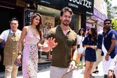 Tiger protects Disha from fans while leaving eatery