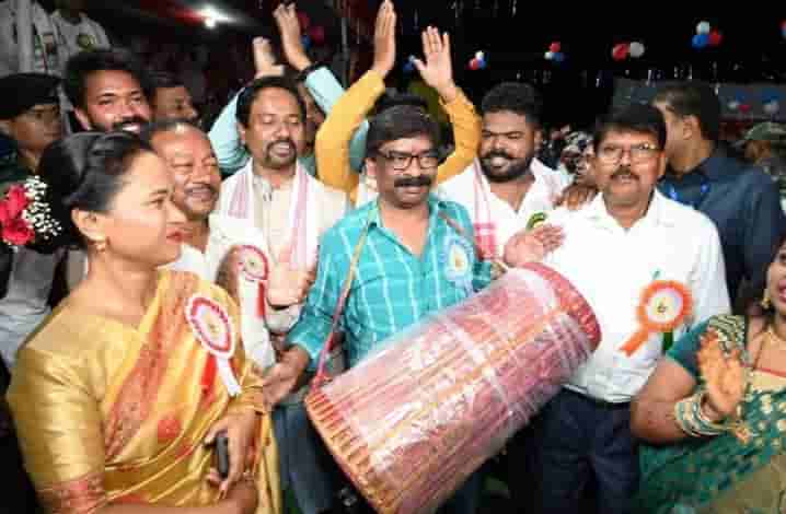 Move forward on the path of development while saving natural resources: Hemant Soren