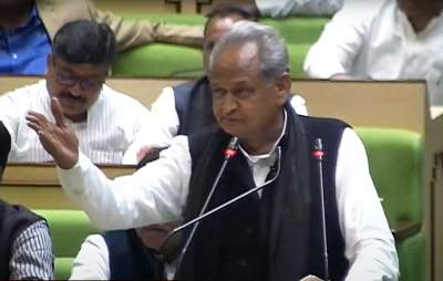 Ashok Gehlot reads out old budget for 8 minutes, alleges Vasundhara Raje