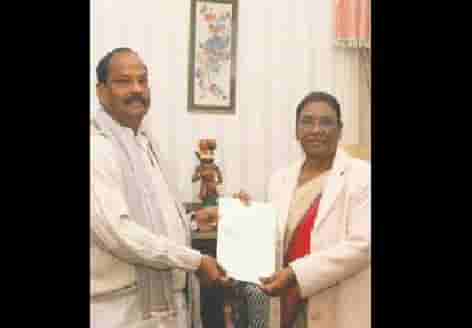 Raghubar Das meets Governor hands over resignation, accepts defeat