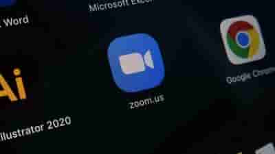Zoom returns after suffering brief outage
