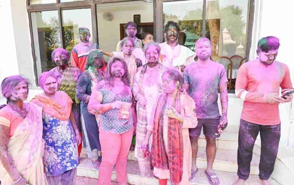 Holi celebrated with traditional fervour in Jharkhand
