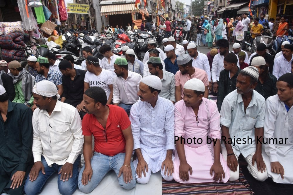 Muslims offered Jammat Ul Bida Namaz on the last Friday of Ramadan