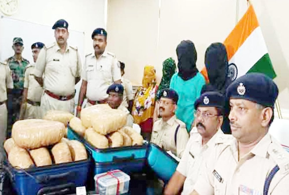 four-smugglers-including-two-women-who-were-carrying-ganja-to-banaras-by-bus-arrested-43-6-kg-ganja-recovered