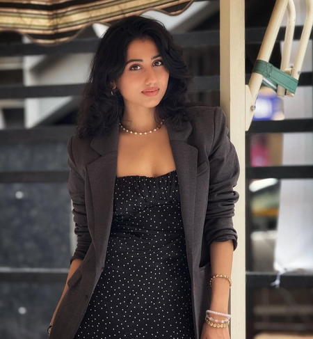 Mazel Vyas Recalls How Suniel Shetty Shielded Her During Chaotic Crowd Scene on ‘Hunter 2’ Set