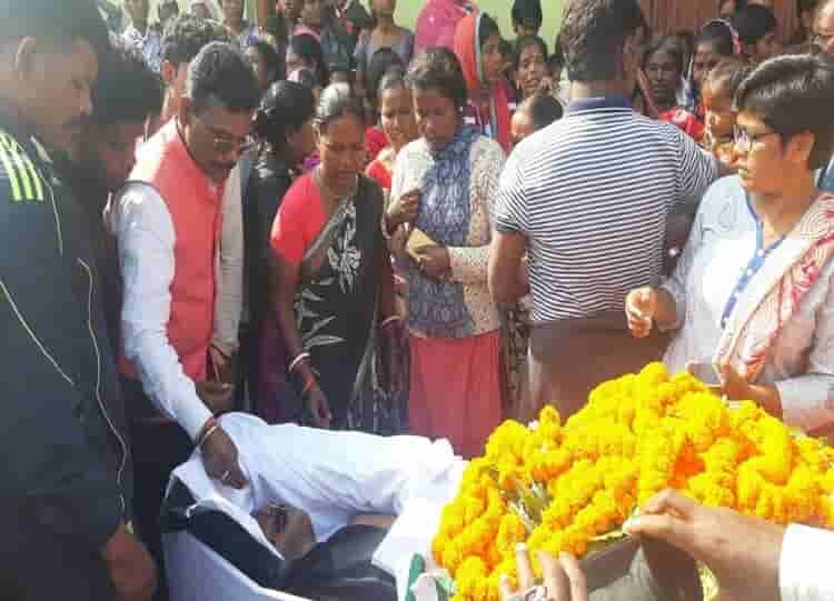 ASI and three jawans killed as maoist attack police patrolling vehicle in Latehar