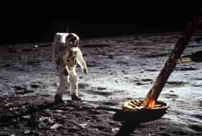 NASA picks Axiom Space to deliver spacesuits for astronauts' moon walk