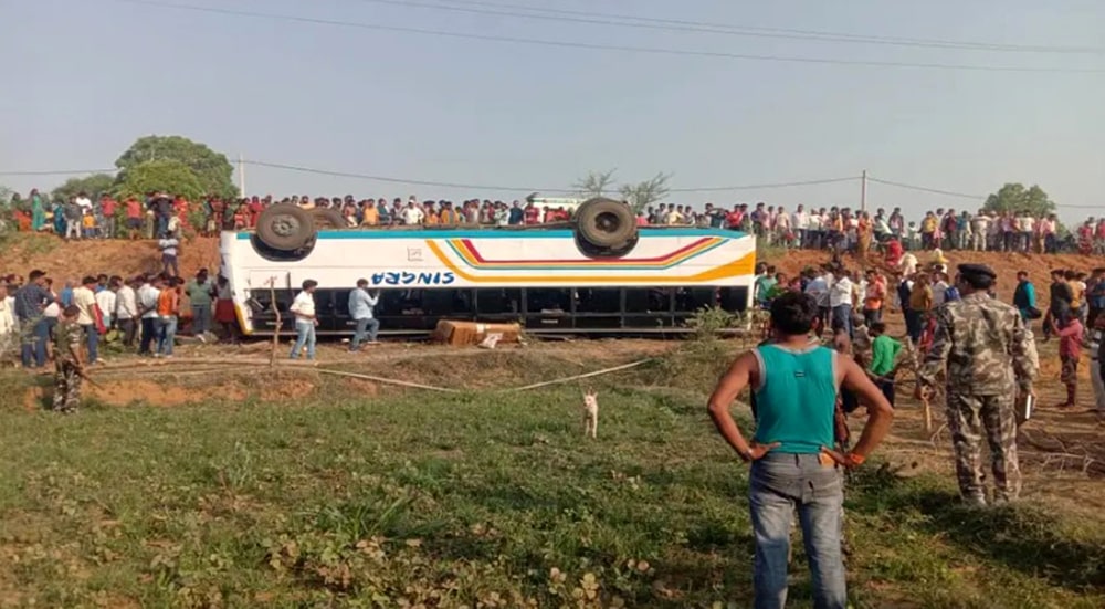 Speeding bus turns turtle in Garhwa, 22 injured
