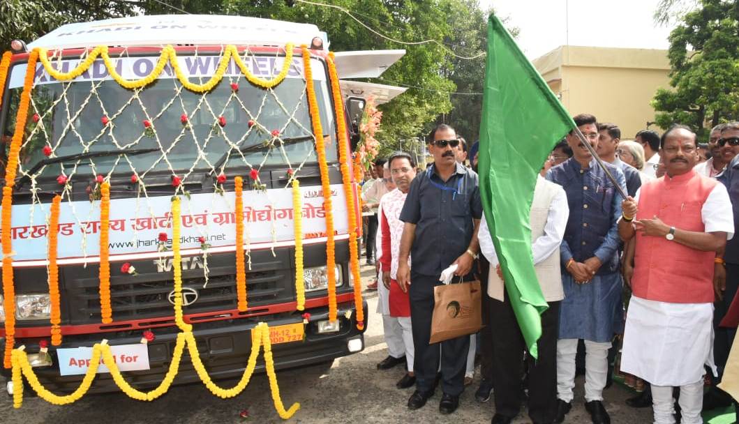CM Raghubar Das launches Khadi on wheels