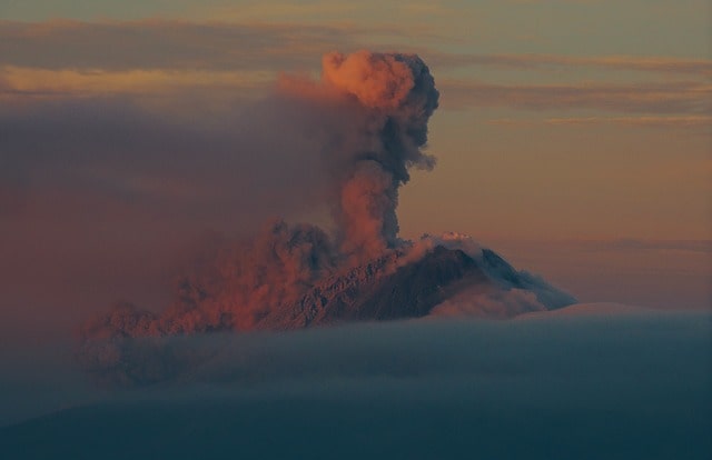 Indonesia flights rerouted as volcano alert level raised